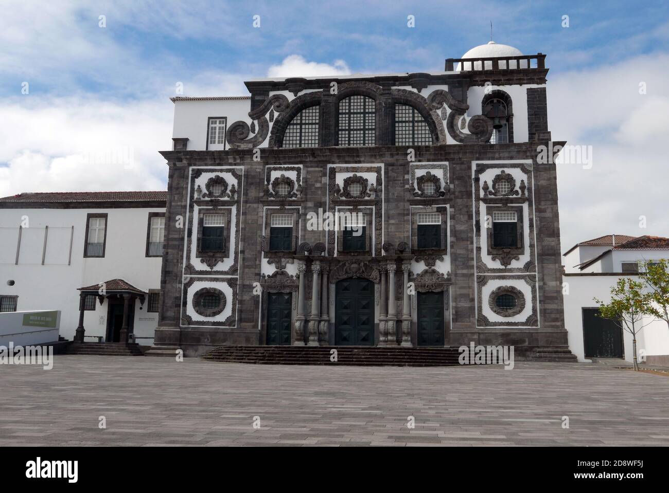 Igreja do Colėgio dos Jesuitas de Ponta Delgada sur le île de São Miguel dans les Açores maintenant le Musée De l'art sacré Banque D'Images