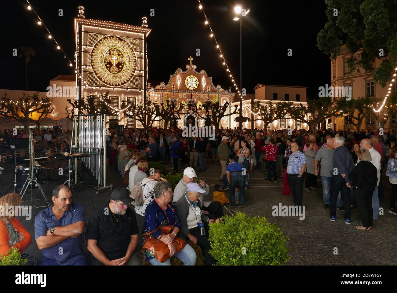 Convento de Nossa Senhora da Esperança illuminé pour le festival De Senhor Santo Christo dos Milagres à Ponta Delgada Açores Banque D'Images