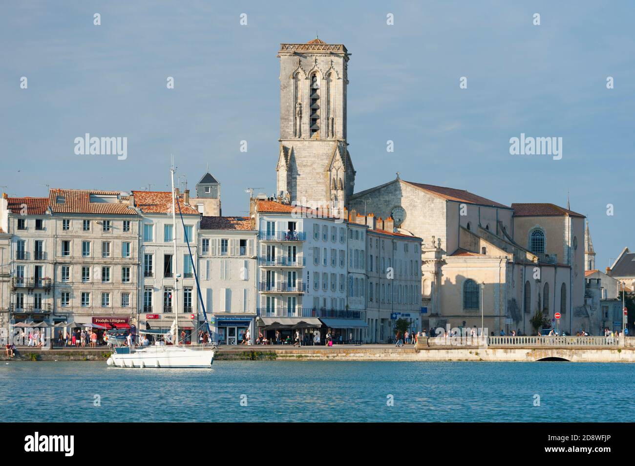 France, Charente-Maritime (17), la Rochelle, vieux port, église Saint-Sauveur Banque D'Images