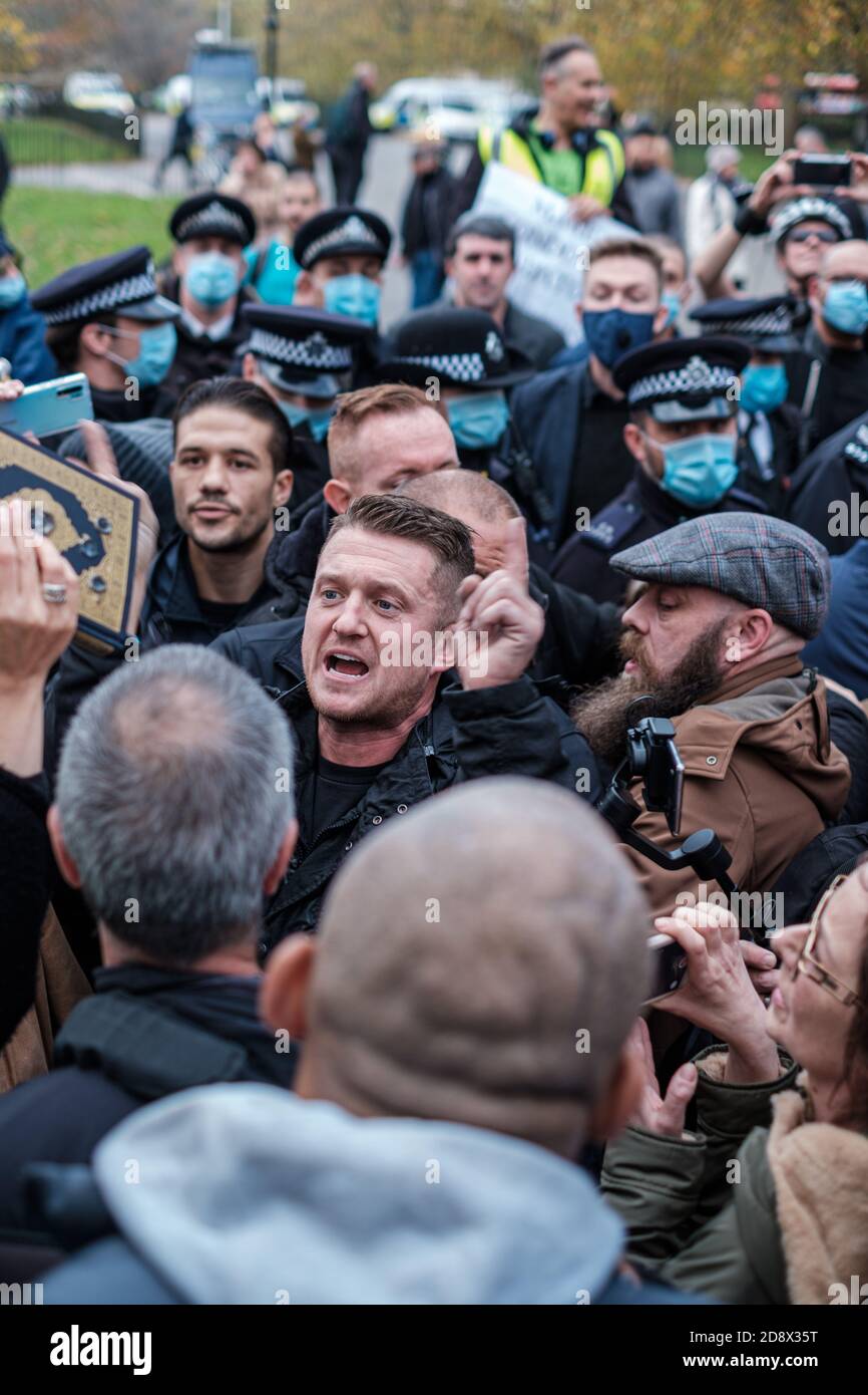 Tommy Robinson apparaît à l'hebdomadaire Speakers Corner à Hyde Park pour parler avec Hatun Tash après qu'elle ait été attaquée le mois dernier par un passant inconnu. Banque D'Images