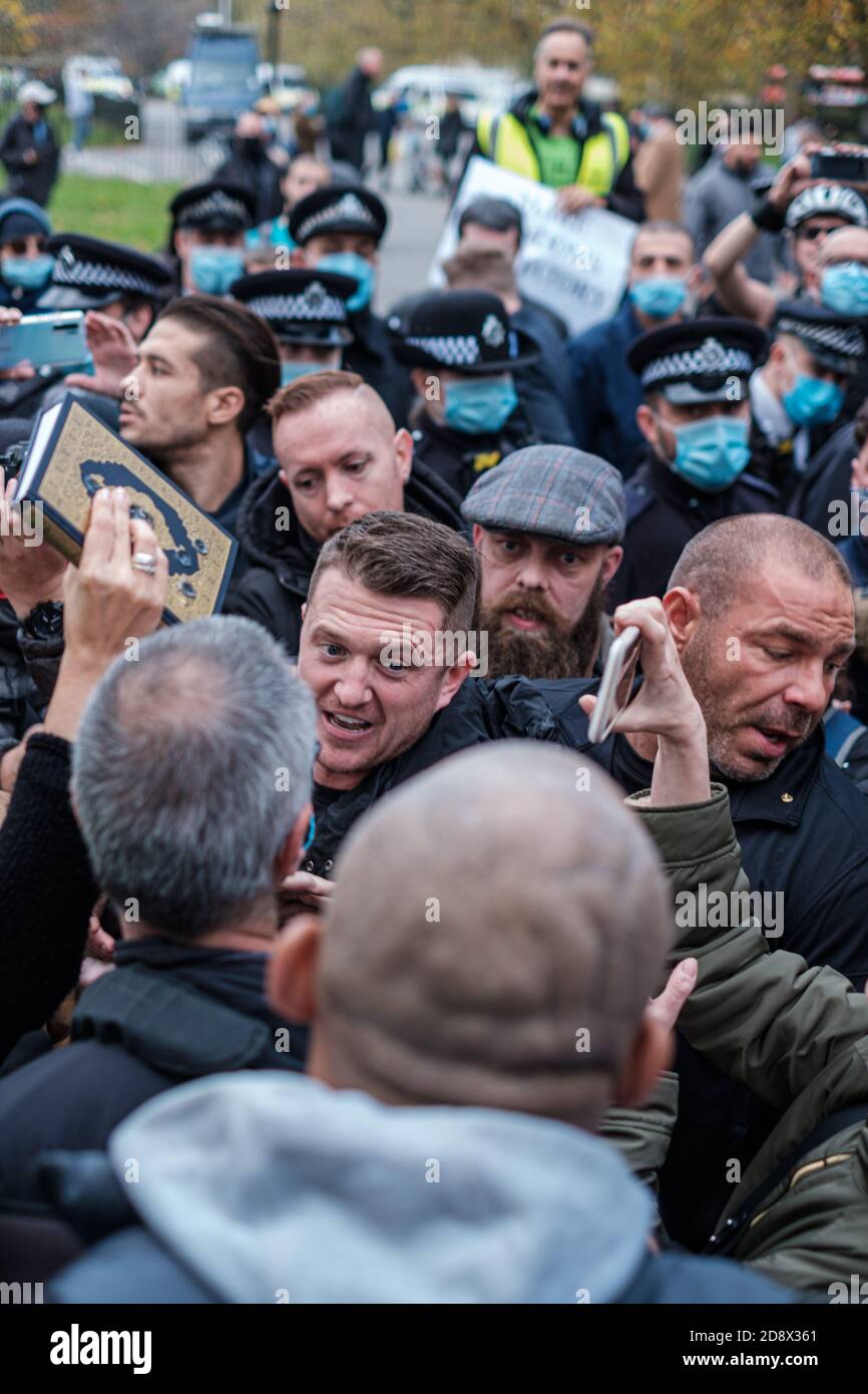 Tommy Robinson apparaît à l'hebdomadaire Speakers Corner à Hyde Park pour parler avec Hatun Tash après qu'elle ait été attaquée le mois dernier par un passant inconnu. Banque D'Images