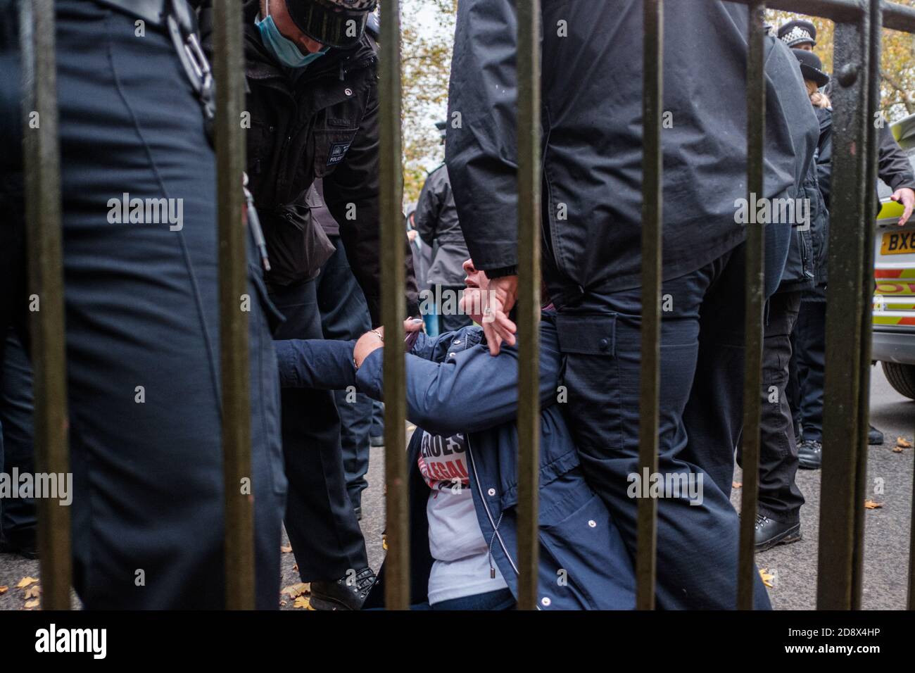 Tommy Robinson apparaît à l'hebdomadaire Speakers Corner à Hyde Park pour parler avec Hatun Tash après qu'elle ait été attaquée le mois dernier par un passant inconnu. Banque D'Images