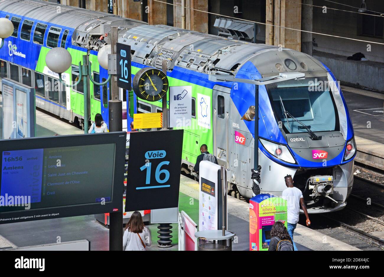 TER en gare du Nord, Paris, Ile-de-France, France Banque D'Images