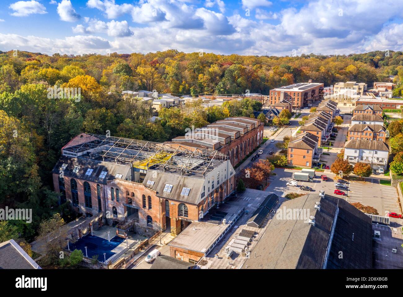 Vue aérienne de la rue du quartier de Woodberry, à Baltimore Maryland avec maisons en briques Banque D'Images