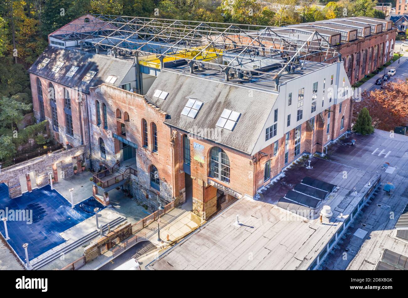 Vue aérienne de la rue du quartier de Woodberry, à Baltimore Maryland avec maisons en briques Banque D'Images