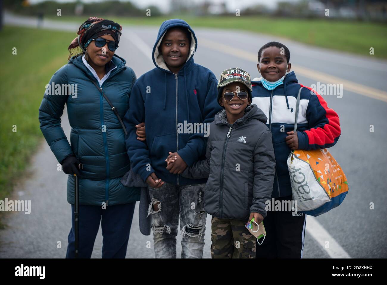 Reading, PA, États-Unis. 31 octobre 2020. La famille noire assiste au rassemblement de Trump à Reading, Pennsylvanie, États-Unis. Yuriy Zahvoyskyy / Alamy Live News Banque D'Images