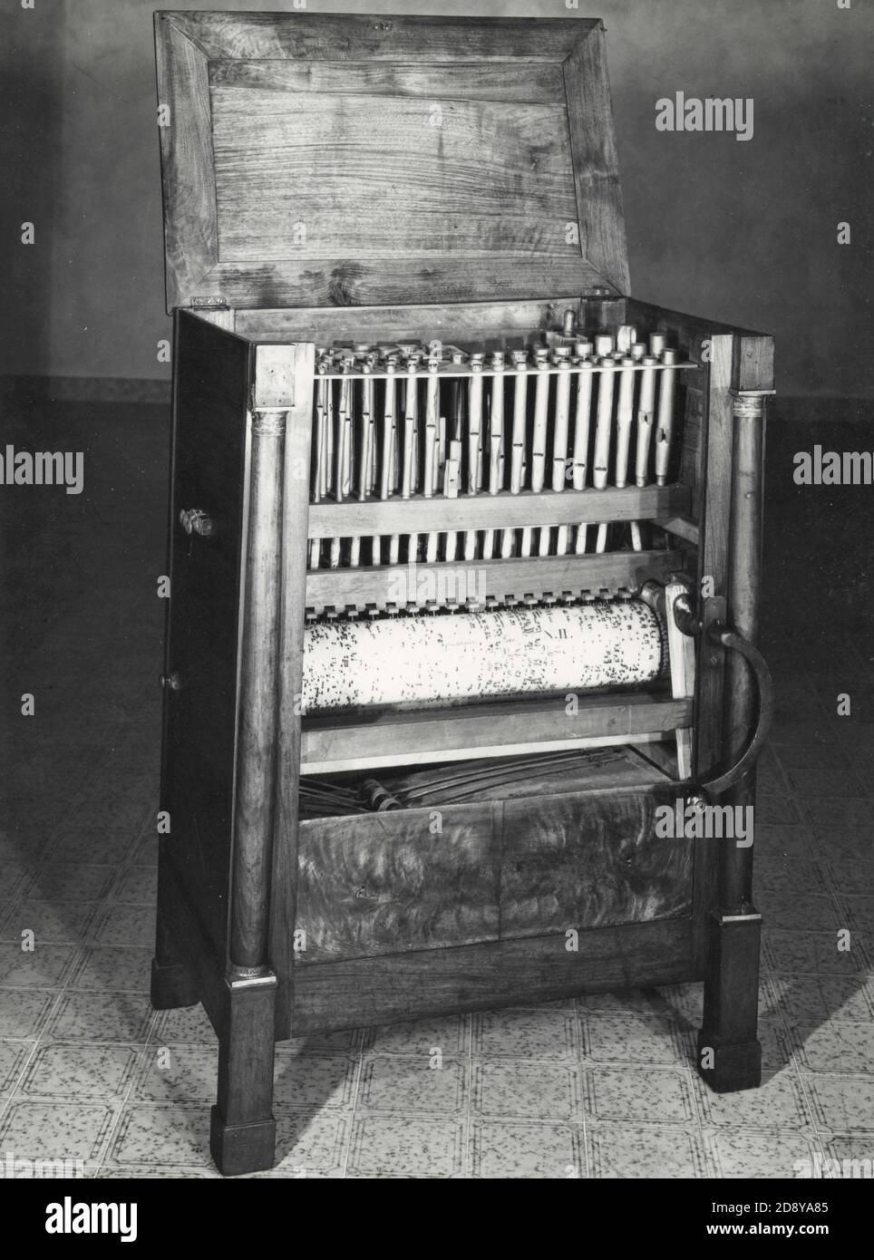 Boîte à musique ancienne à musique d'orgue à lames Banque D'Images