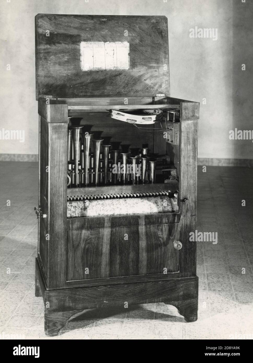 Boîte à musique ancienne à musique d'orgue à lames Banque D'Images