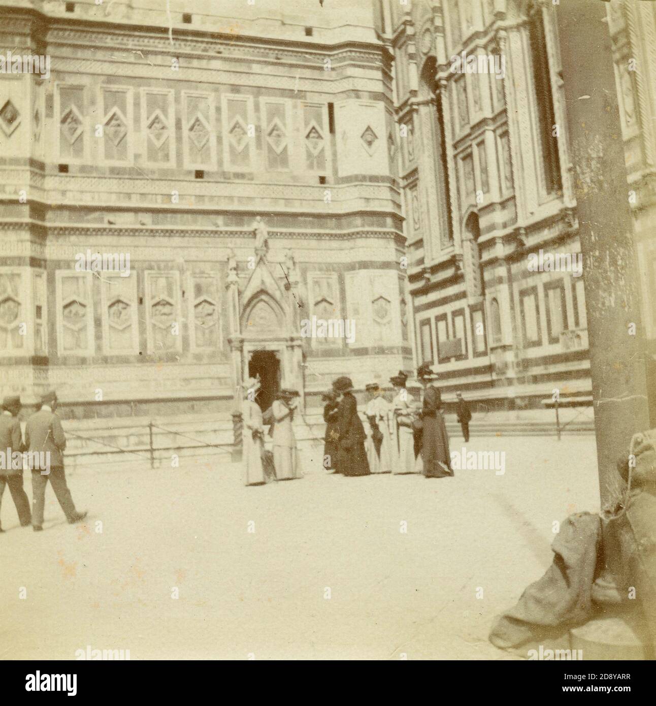 Femmes à la Tour Bell, Florence, Italie 1909 Banque D'Images