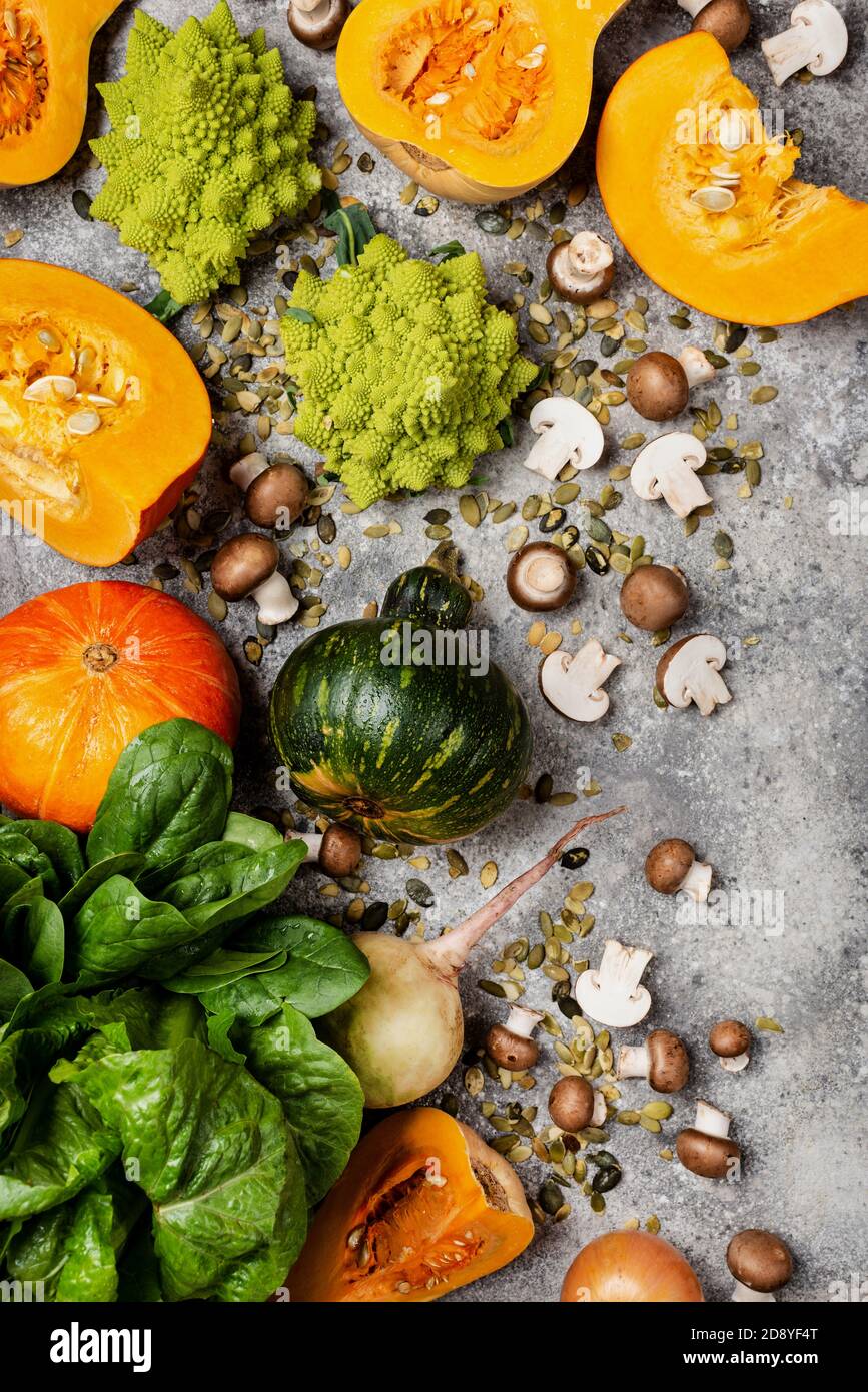 Différents types de citrouille et de légumes. Vue de dessus. Banque D'Images