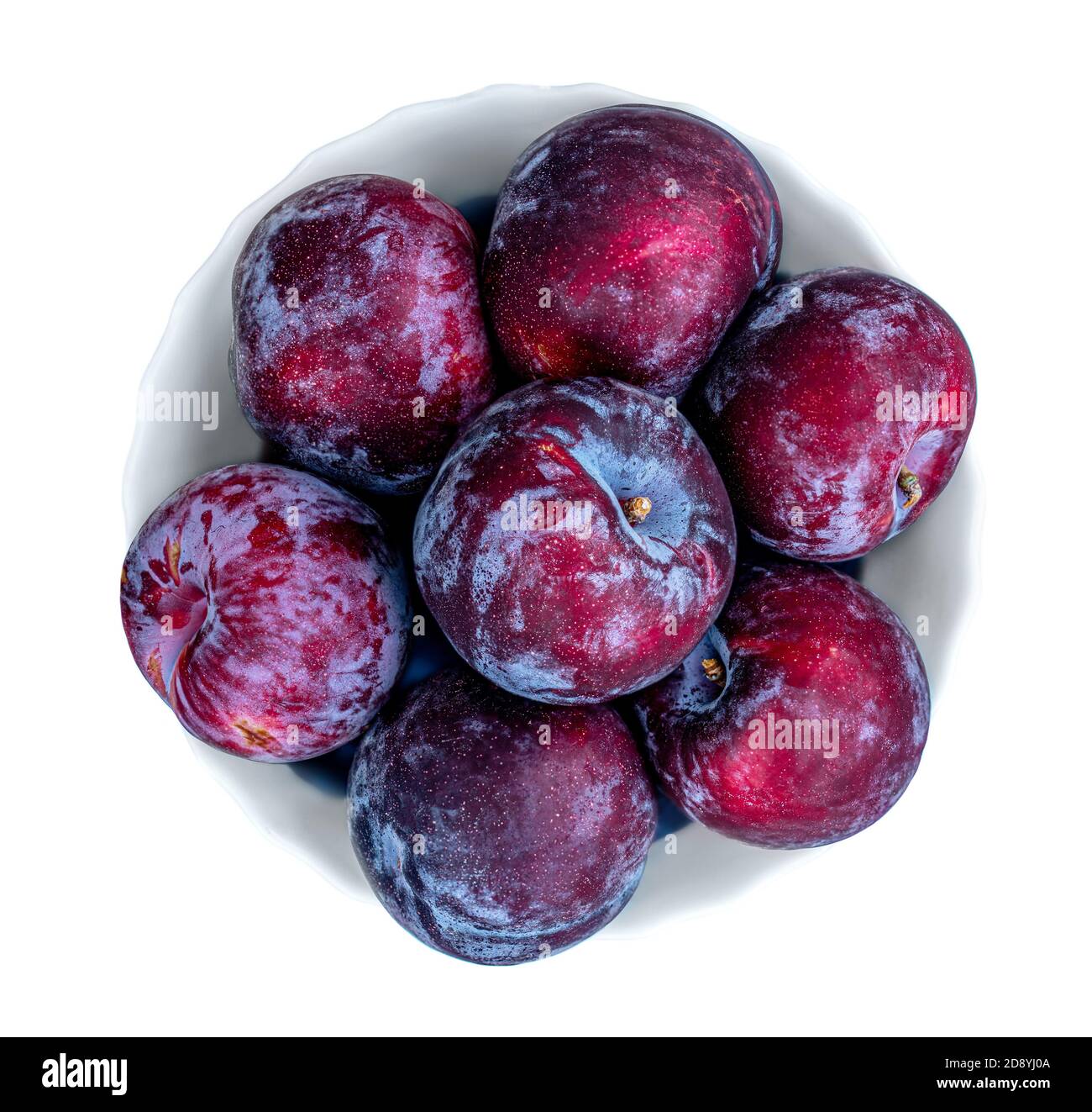 Prune isolée sur fond blanc. Banque D'Images