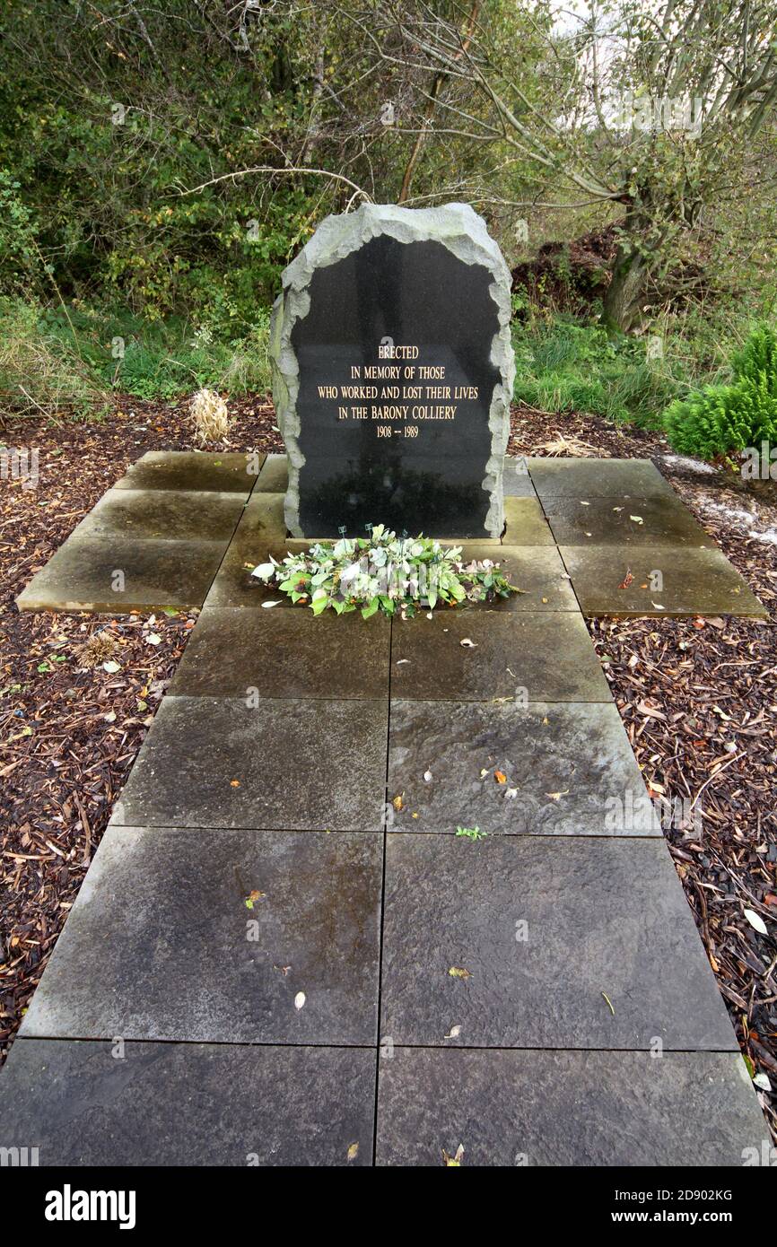 Auchincleck, East Ayrshire, Écosse, Royaume-Uni .le Barony A-Frame est un harnais conservé dans l'East Ayrshire, Écosse, situé à 2 kilomètres à l'ouest d'Auchinleck. Il a été construit en 1954 dans le cadre de la modernisation de la mine de charbon Barony, qui avait été ouverte en 1907. Un monument significatif pour l'industrie minière et les communautés qui y ont travaillé.ce cadre géant ressemble à une sculpture, mais est en fait le harnais restauré de la mine de charbon Barony. Il y a beaucoup de conseils d'information et d'interprétation. Mémorial aux mineurs qui ont la plus grande vie Banque D'Images