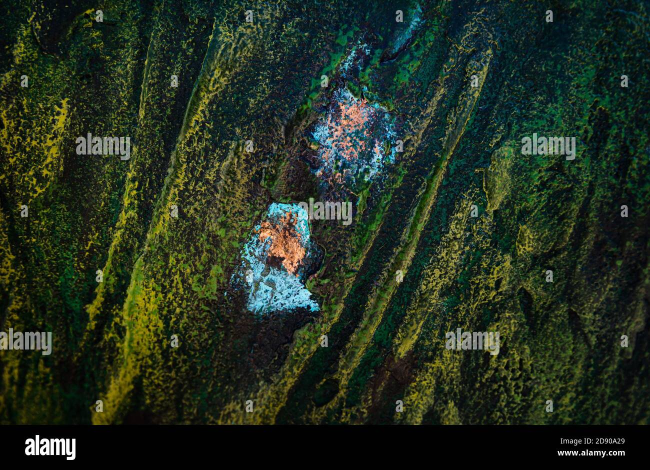 Fond en métal rouillé abstrait multicolore. Fond en fer recouvert de rouille et de peinture multicolore Banque D'Images