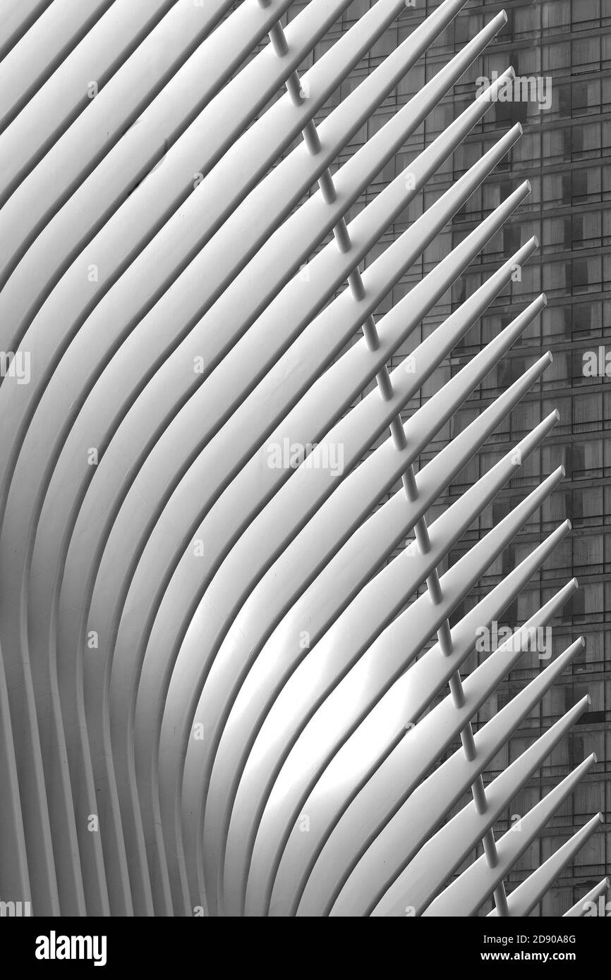 NEW YORK CITY, Etats-Unis, 12 septembre 2017 : détail architectural du World Trade Center Transportation Hub. La nouvelle station et le nouveau complexe de vente au détail ont ouvert sur Marc Banque D'Images