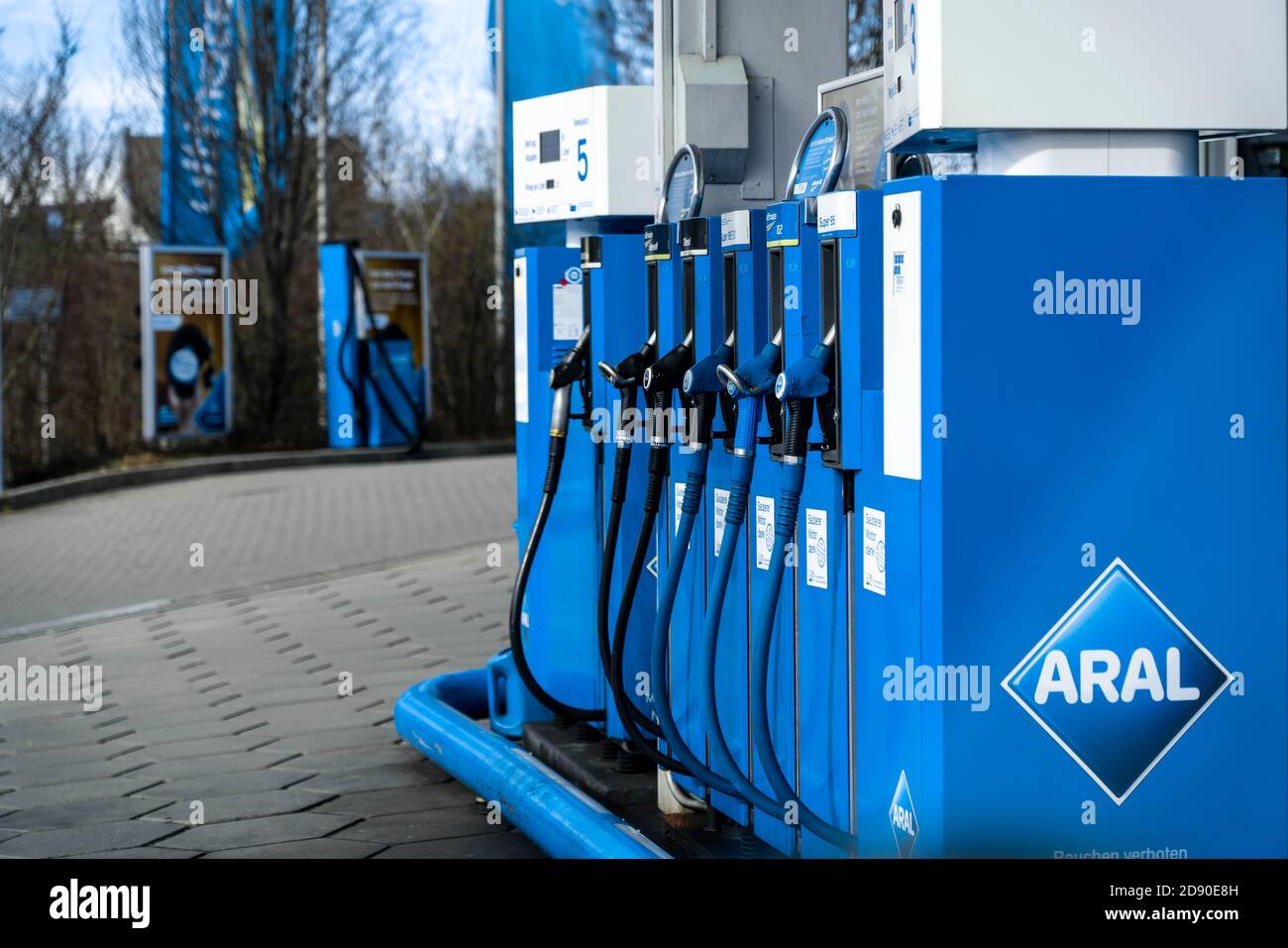 Station-service Aral. Aral est une marque de stations-service et de carburants automobiles, présente en Allemagne et au Luxembourg. Aral est la propriété de BP. Banque D'Images