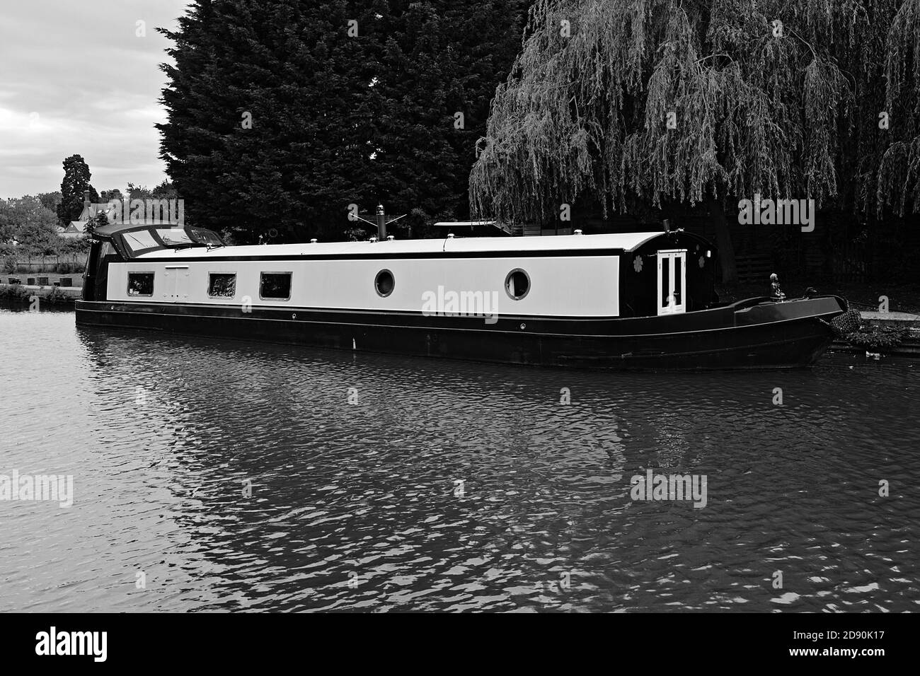 Bateau-canal amarré sur le canal de Grand Union à Stoke Hammond, Milton Keynes Banque D'Images