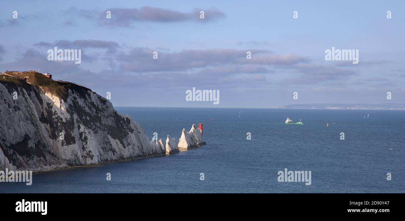 les aiguilles vues de totland dans la baie de totland sur le île de wight Banque D'Images