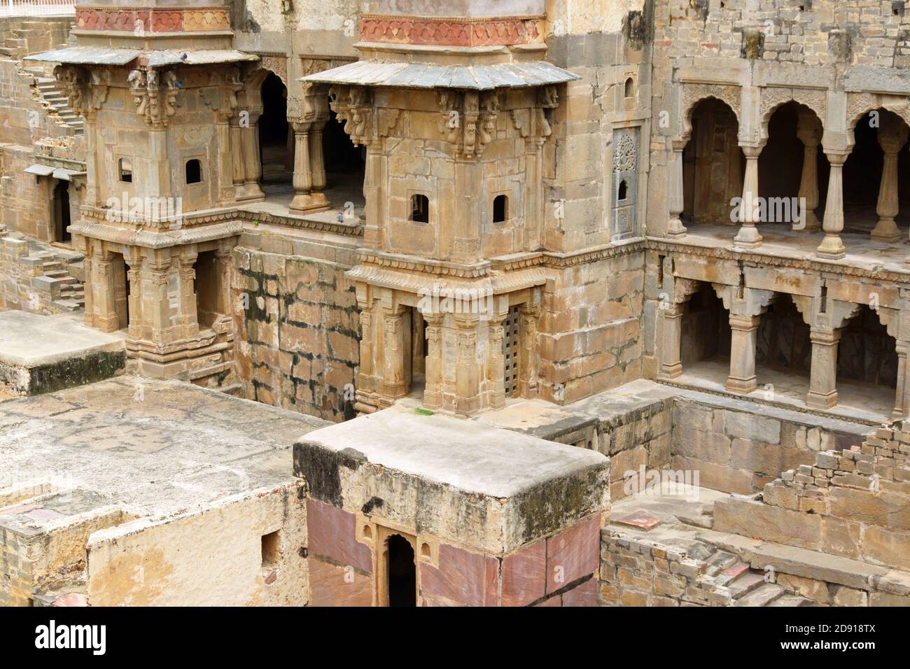 Le Chand Baori est un puits construit par le roi Chanda dans le village d'Abhaneri au Rajasthan au IXe siècle. Il est composé de 3,500 étapes faites de ston Banque D'Images