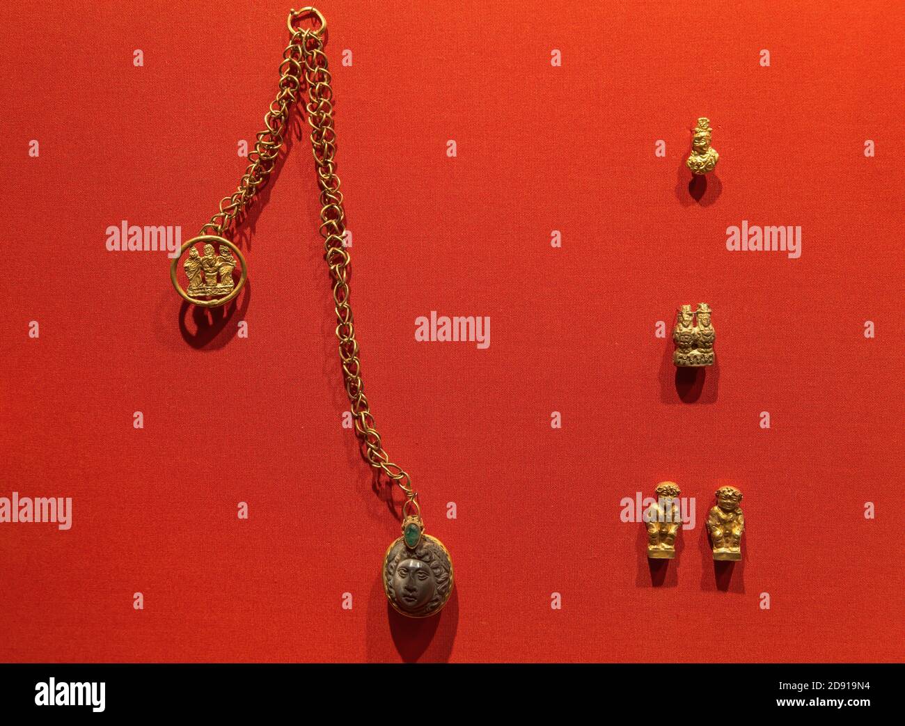 Pendentifs, 1er-4e siècle, Metropolitan Museum of Art, Manhattan, New York City, USA, Amérique du Nord Banque D'Images Pendentifs, 1er-4e siècle, Metropolitan Museum of Art, Manhattan, New York City, USA, Amérique du Nord Banque D'Images