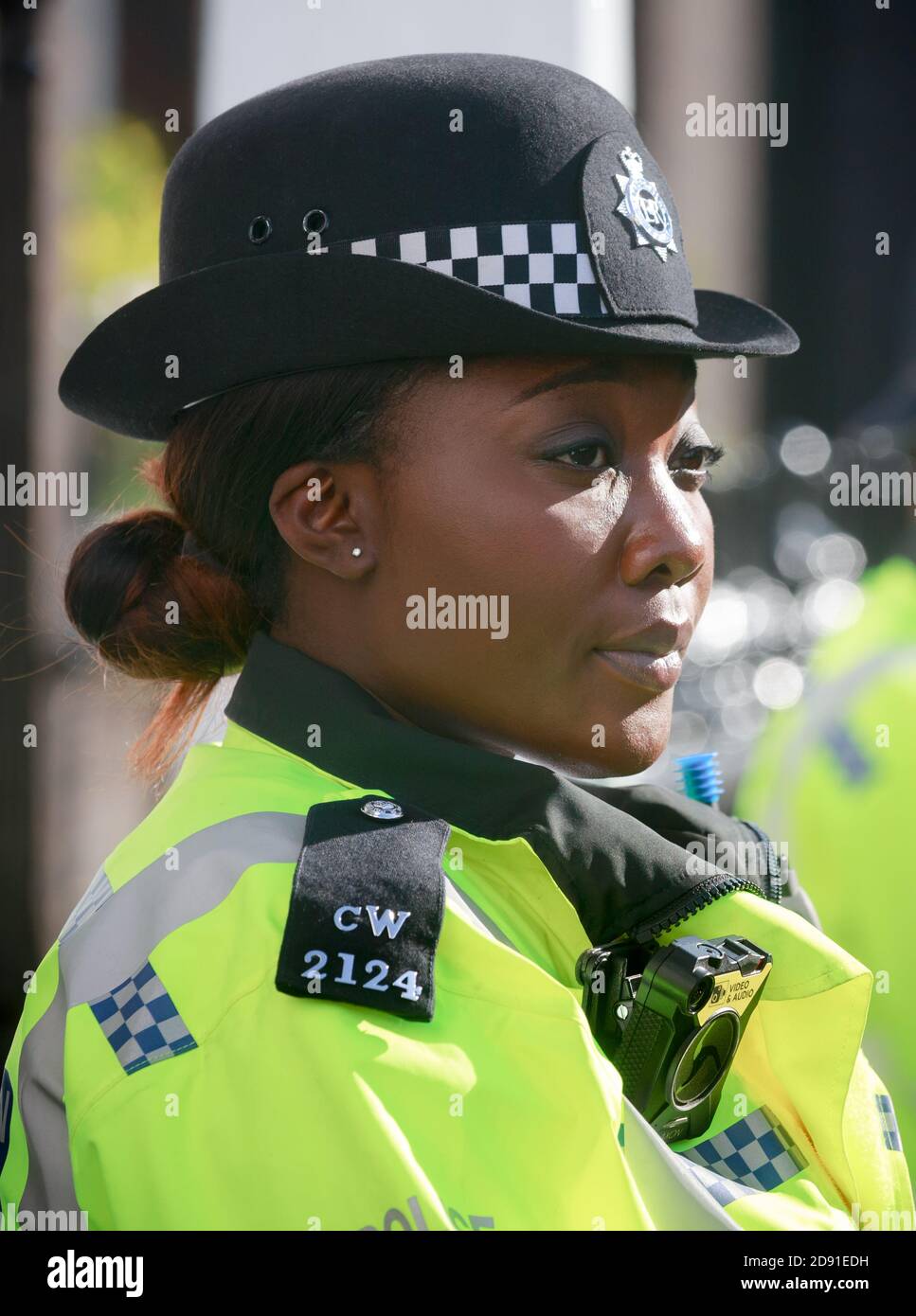 LONDRES, Royaume-Uni - 19 avril 2017 : policier métropolitain en service au 10 St James's Square The Royal Institute of International Affairs Chatham House Banque D'Images