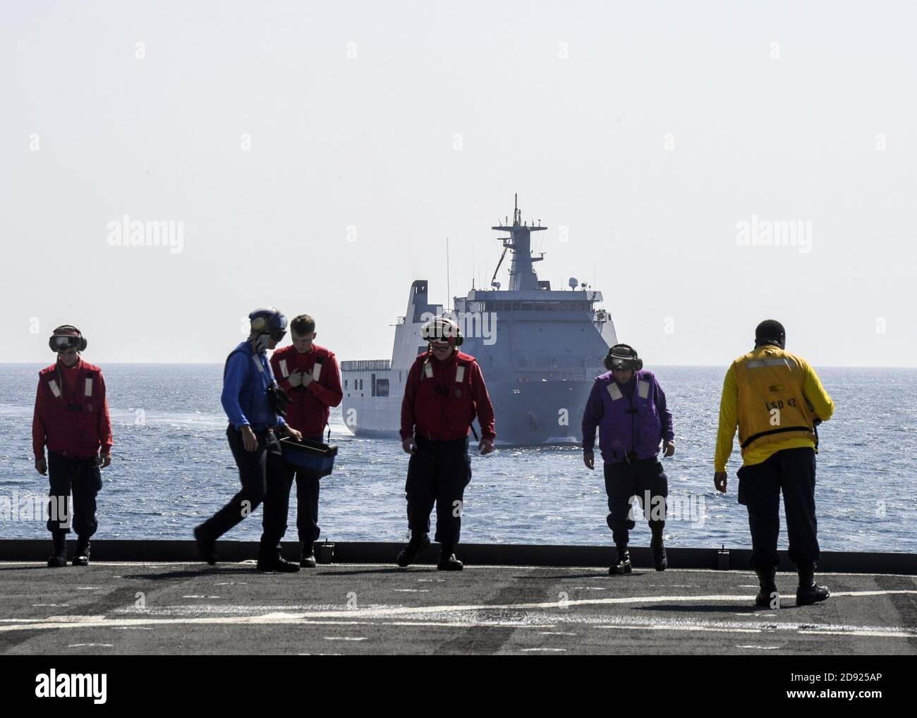 KAMANDAG 3 - BRP Davao del sur vu de l'USS Germantown 002. Banque D'Images