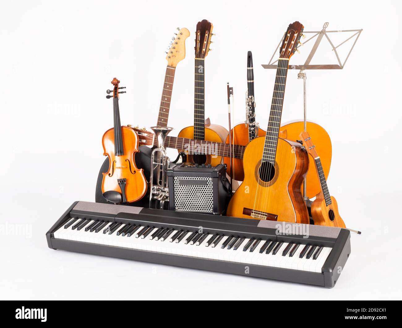 instruments de musique sur fond blanc Banque D'Images