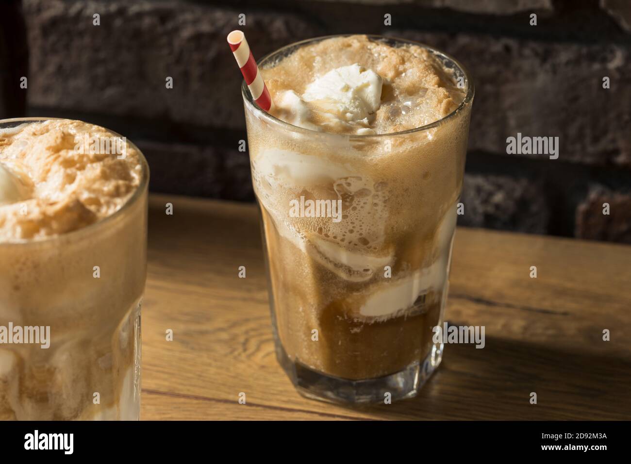 Crème glacée à la vache brune faite maison Float avec du Coca-Cola Banque D'Images