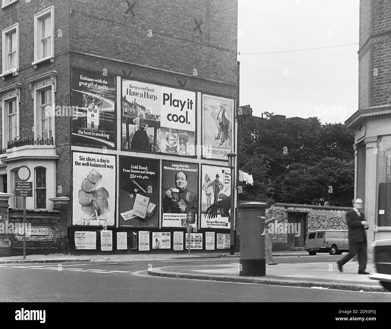 Publicité de la bière Red Revolution, Londres, Angleterre, 1971 Banque D'Images