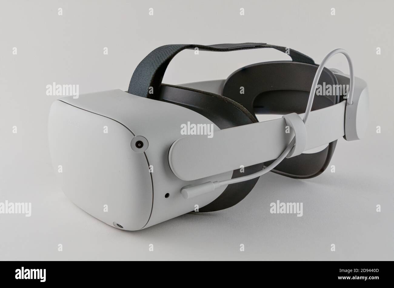 CHESTER, ANGLETERRE - 1er NOVEMBRE 2020 : casque de réalité virtuelle Oculus Quest 2 avec serre-tête Elite en option Banque D'Images