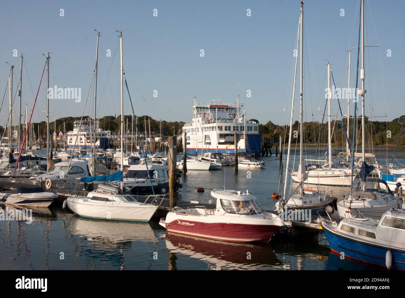 Port de Lymington et le ferry Wightlink pour l'île de Wight, Hampshire, Angleterre Banque D'Images