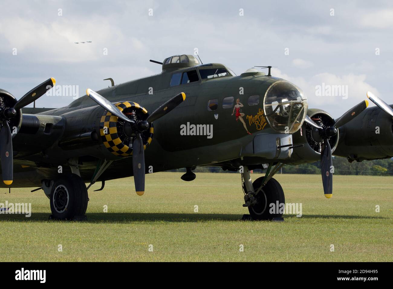 Boeing B-17 Flying Fortress décollage au Duxford Air Show 2019 (Sally B, du film Memphis Belle) sur la piste Banque D'Images