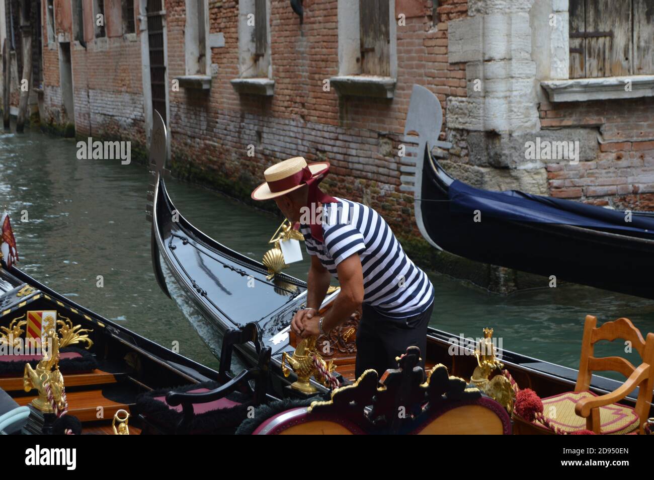 VENECIA, ITALIE - 05 août 2016 : gondole dans les eaux de Venise Italie Banque D'Images