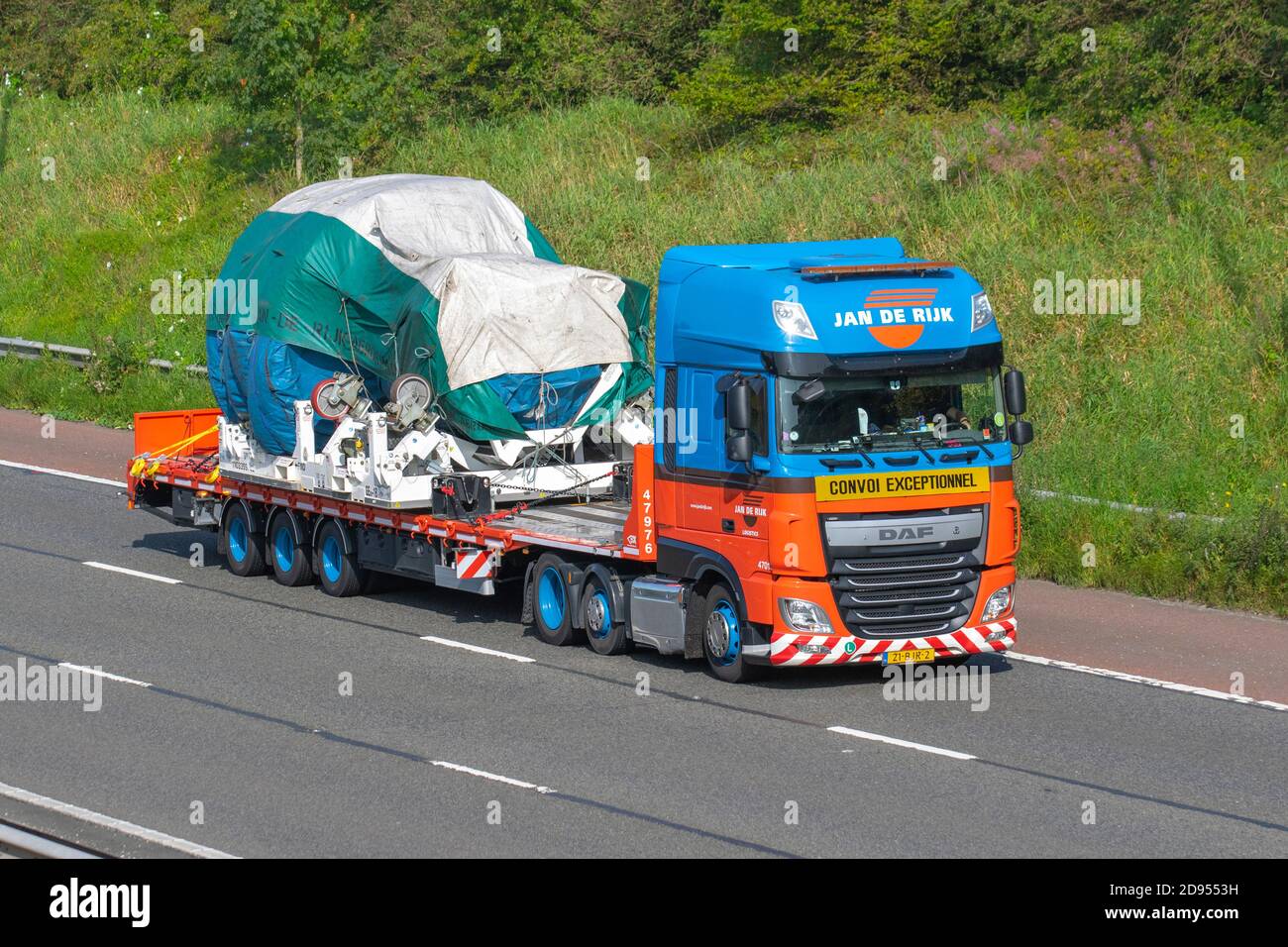 Jan de Rijk ; Aerospace Logistics ; convoi exceptionnel Haulage camions de livraison, camion, transport de pièces d'avion, camion poids lourd, transporteur de fret, charges surdimensionnées, charge indivisible anormale entrepreneurs DAF véhicule, industrie européenne du transport commercial, M61 à Manchester, Royaume-Uni Banque D'Images