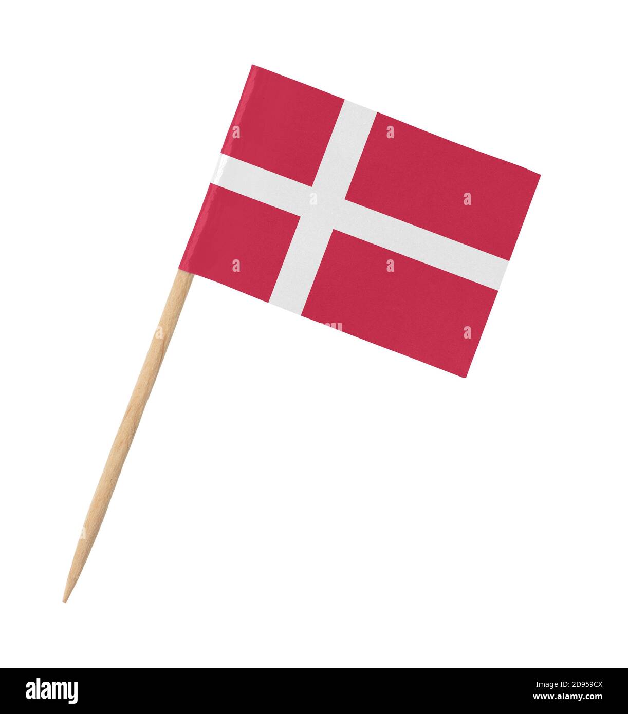 Petit drapeau danois en papier sur bâton de bois, isolé sur blanc Banque D'Images