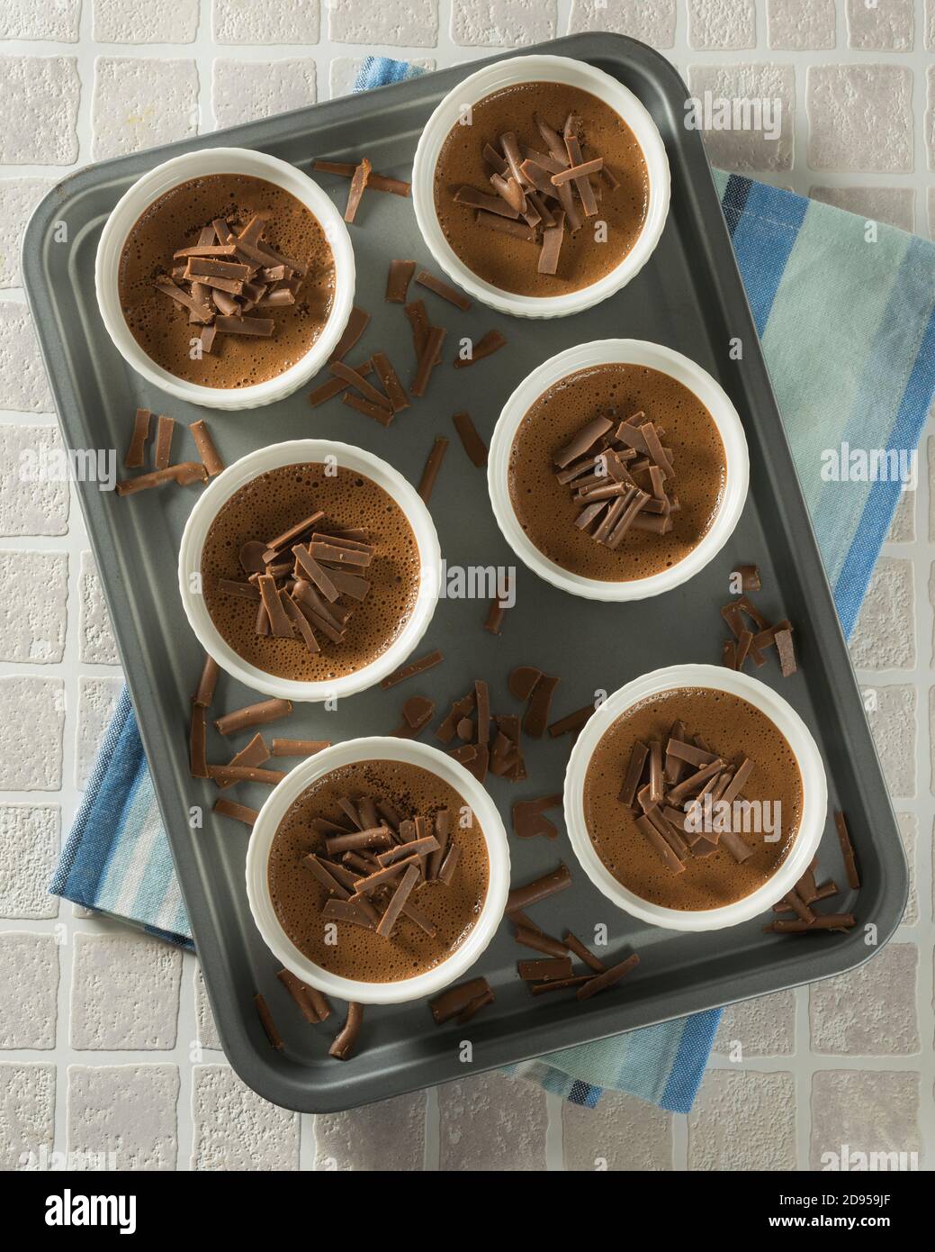 Petits pots de crème au chocolat. Dessert à la crème au chocolat. Gastronomie France Banque D'Images