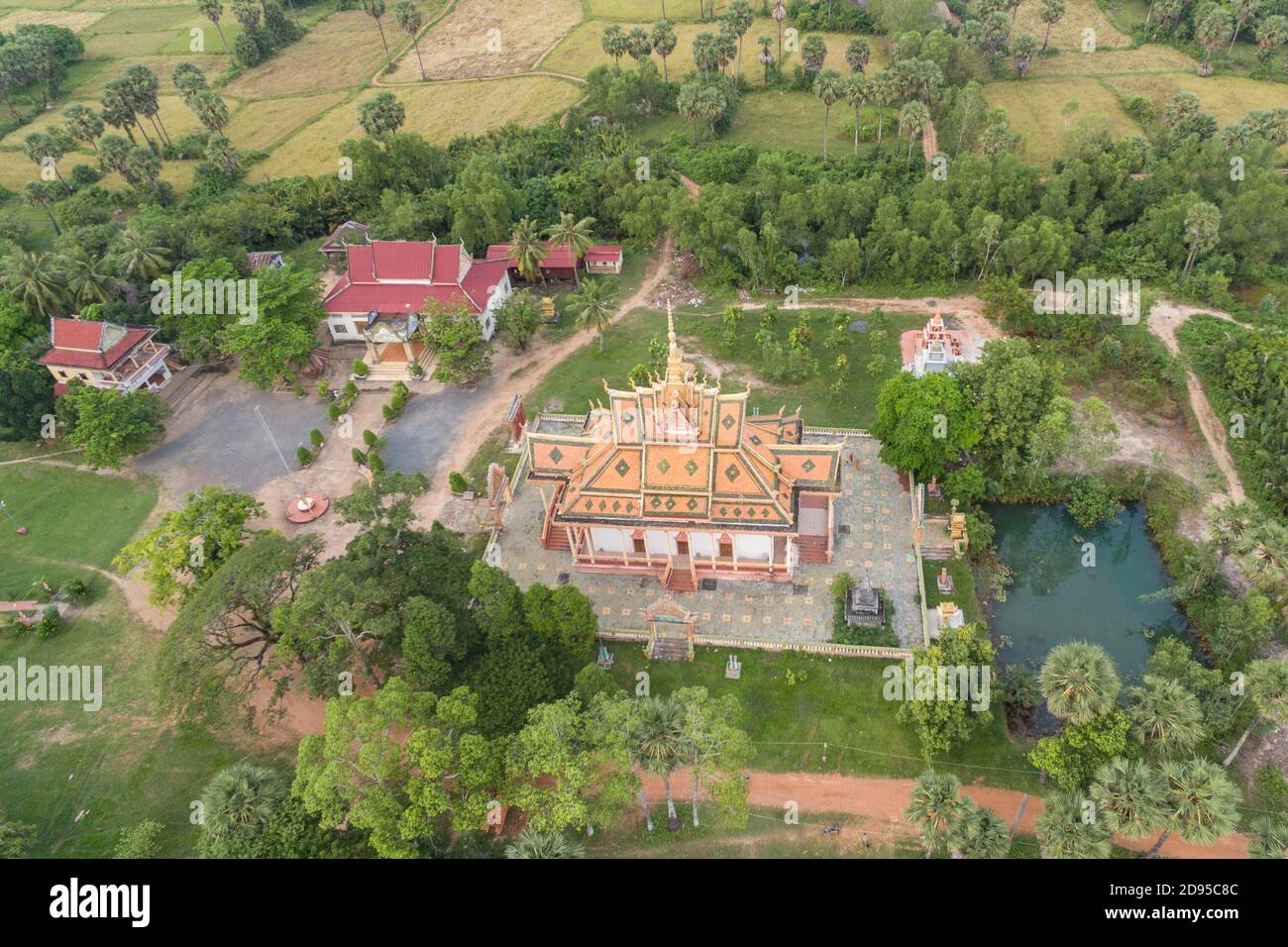 Krong Kampot Toek Vil Pagode Stupa au Cambodge Asie aérienne Vue photo de drone Banque D'Images