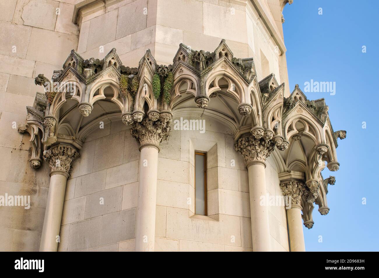 Architecture extérieure de style gothique de la cathédrale de Cuenca, Espagne Banque D'Images