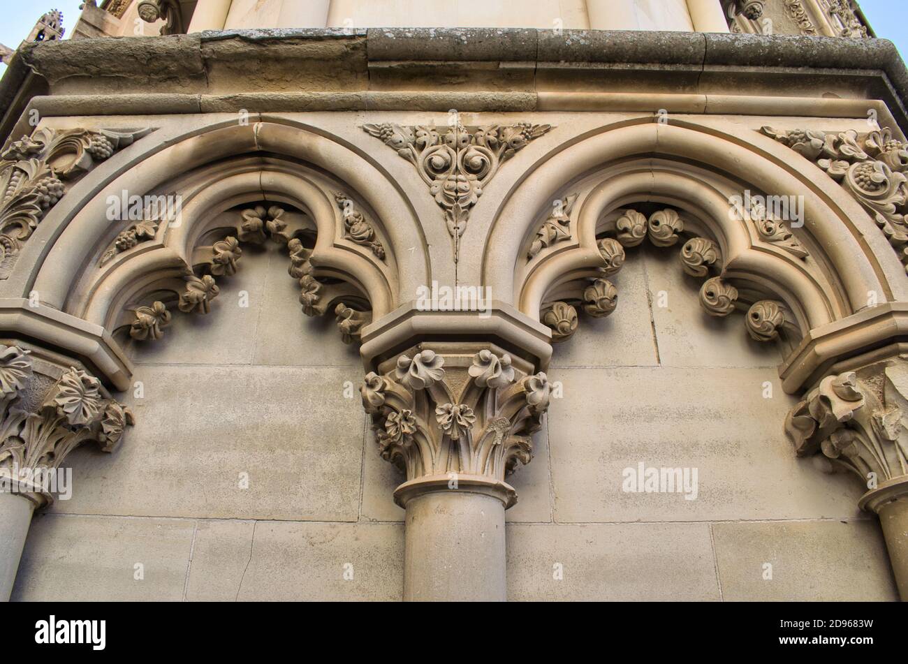 Architecture extérieure de style gothique dans la cathédrale de Cuenca, Espagne Banque D'Images