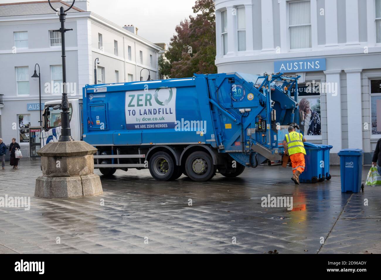 Camion poubelle bleu Banque de photographies et d’images à haute