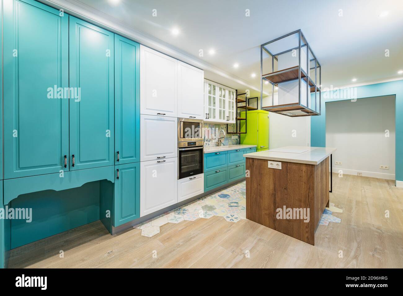Moscou, Russie - 24 septembre 2020 : intérieur de la cuisine dans l'appartement. Banque D'Images