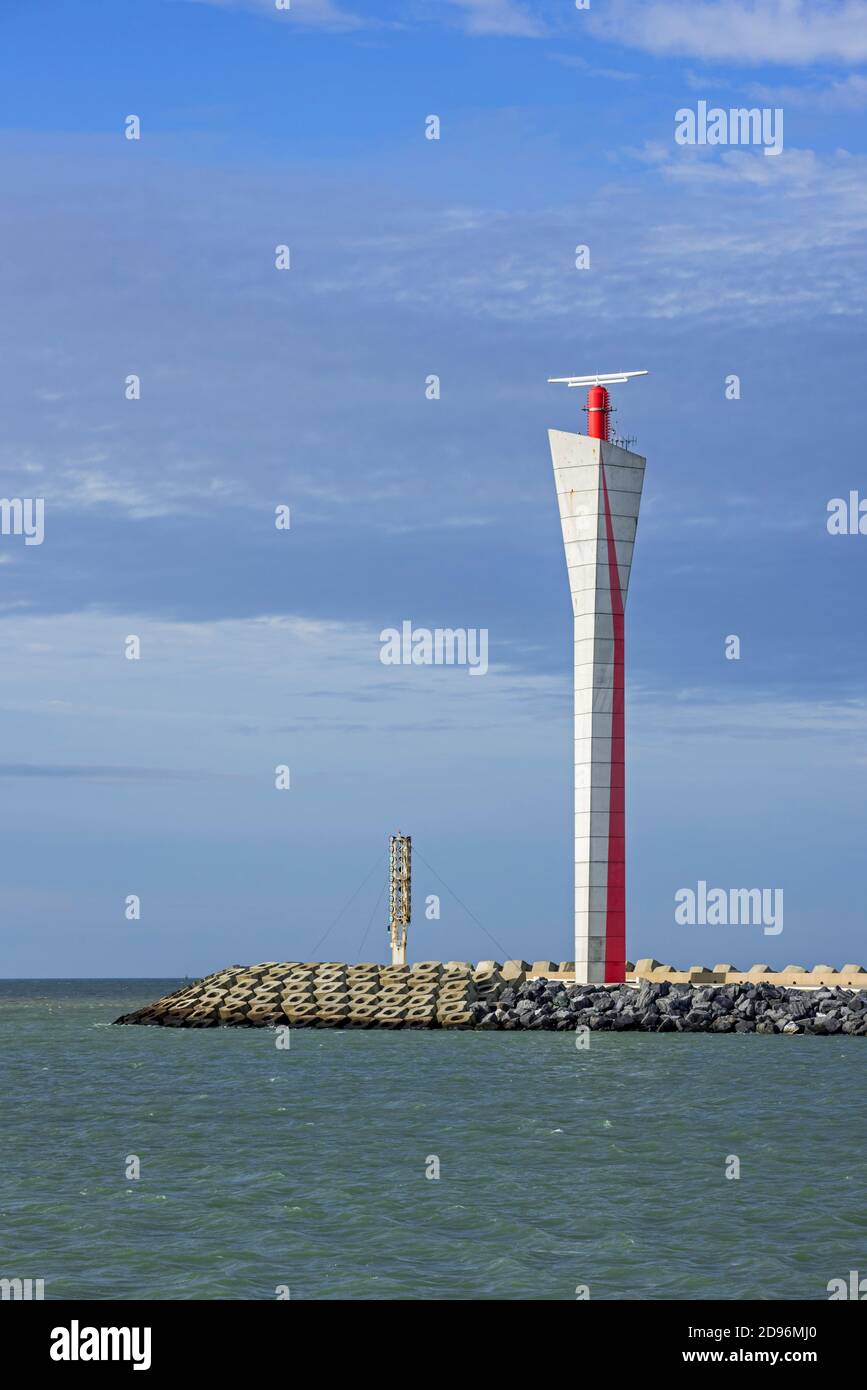 Barrage oriental / jetée et tour radar dans le port maritime d'Ostende / Port d'Ostende, Flandre Occidentale, Belgique Banque D'Images