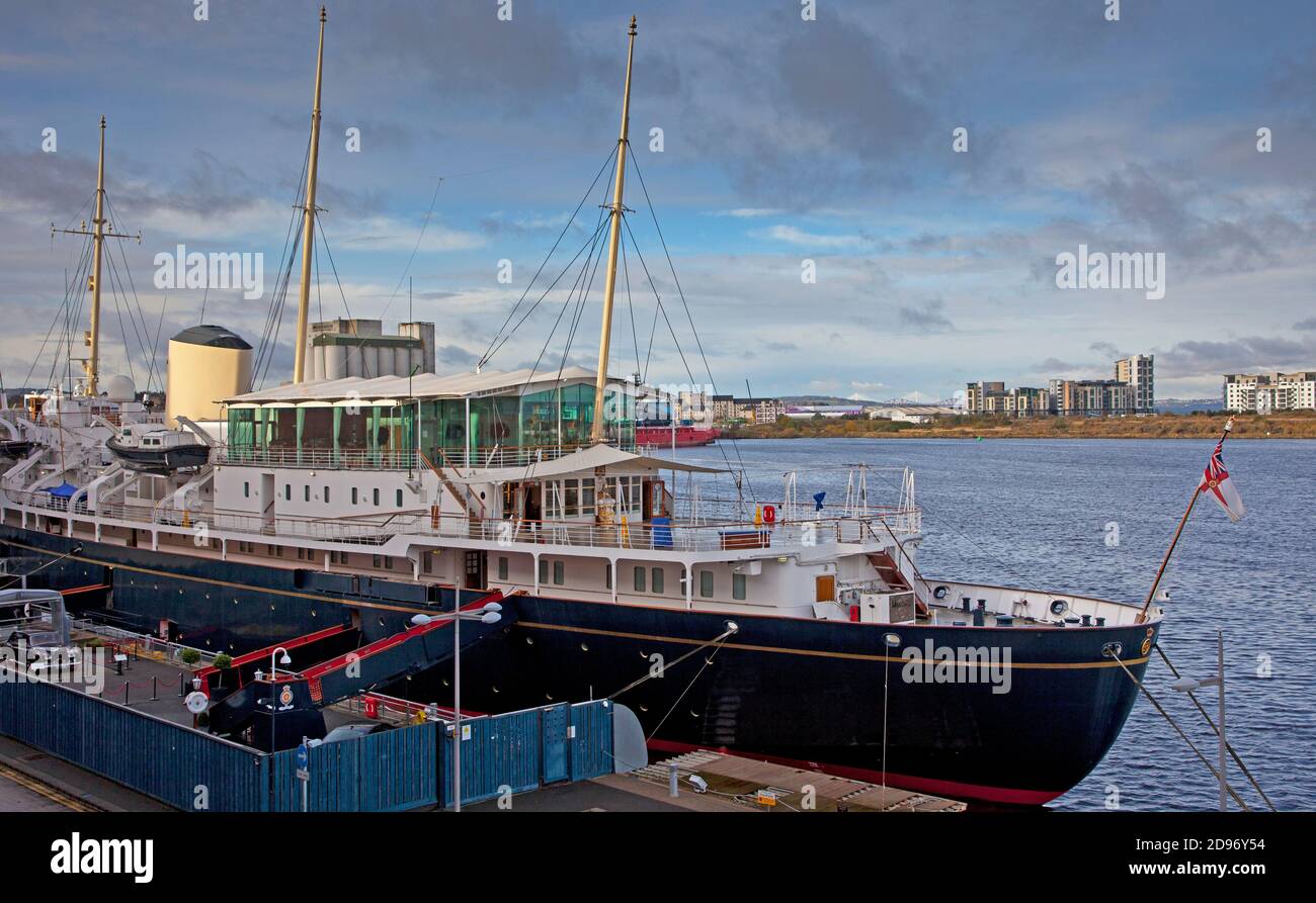 Grassmarket et Leith, Édimbourg, Écosse, Royaume-Uni. 3 novembre 2020. Le Royal Yacht Brittania est actuellement ouvert aux visiteurs mais à partir de demain mercredi il restera fermé. Leur site web rapporte "l'organisme de bienfaisance qui exploite le yacht royal Britannia ont pris la décision de fermer temporairement les visiteurs à partir de 9 heures le mercredi 4 novembre jusqu'à nouvel ordre. Nous vous tirons contact si vous avez réservé un billet. » Banque D'Images