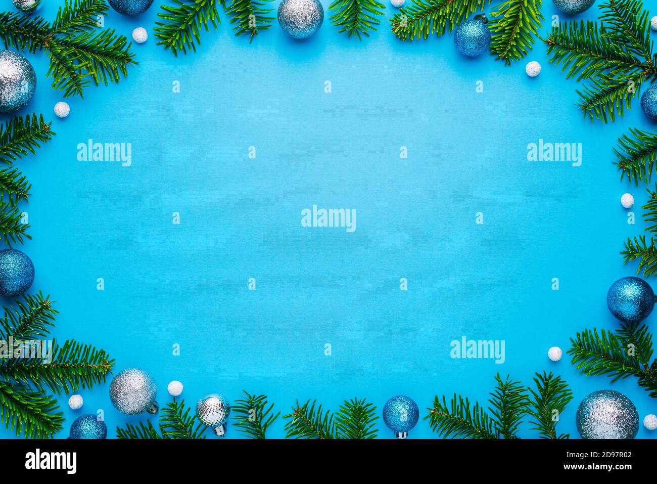 Fond de Noël bleu avec cadre. Vue de dessus, espace de texte pour les fêtes Banque D'Images