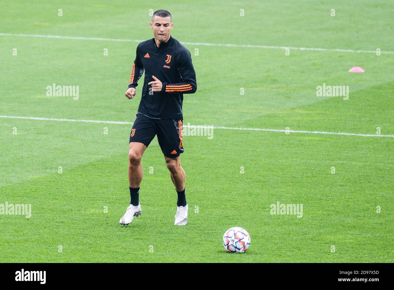 Turin, Italie. 03ème novembre 2020. Cristiano Ronaldo lors de la séance d'entraînement à la veille du match G du groupe de football de la Ligue des champions de l'UEFA Ferencváros contre Juventus FC le 3 novembre 2020 au Centre d'entraînement de Juventus à Turin. (Photo par Alberto Gandolfo/Pacific Press) crédit: Pacific Press Media production Corp./Alay Live News Banque D'Images