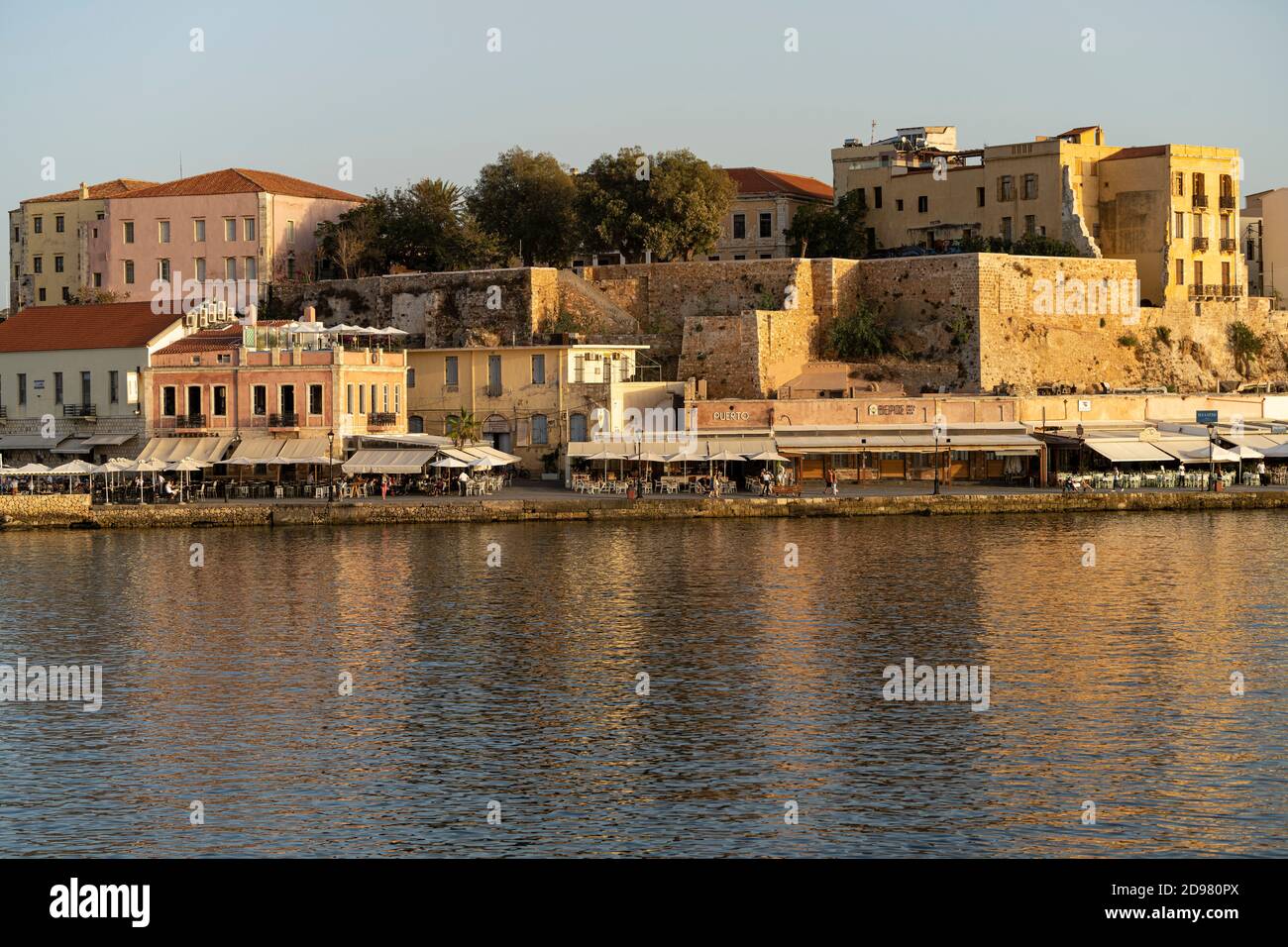 AM alten Venezianischen Hafen, Chania, Kreta, Griechenland, Europa | au Vieux Port vénitien, Chania, Crète, Grèce, Europe Banque D'Images