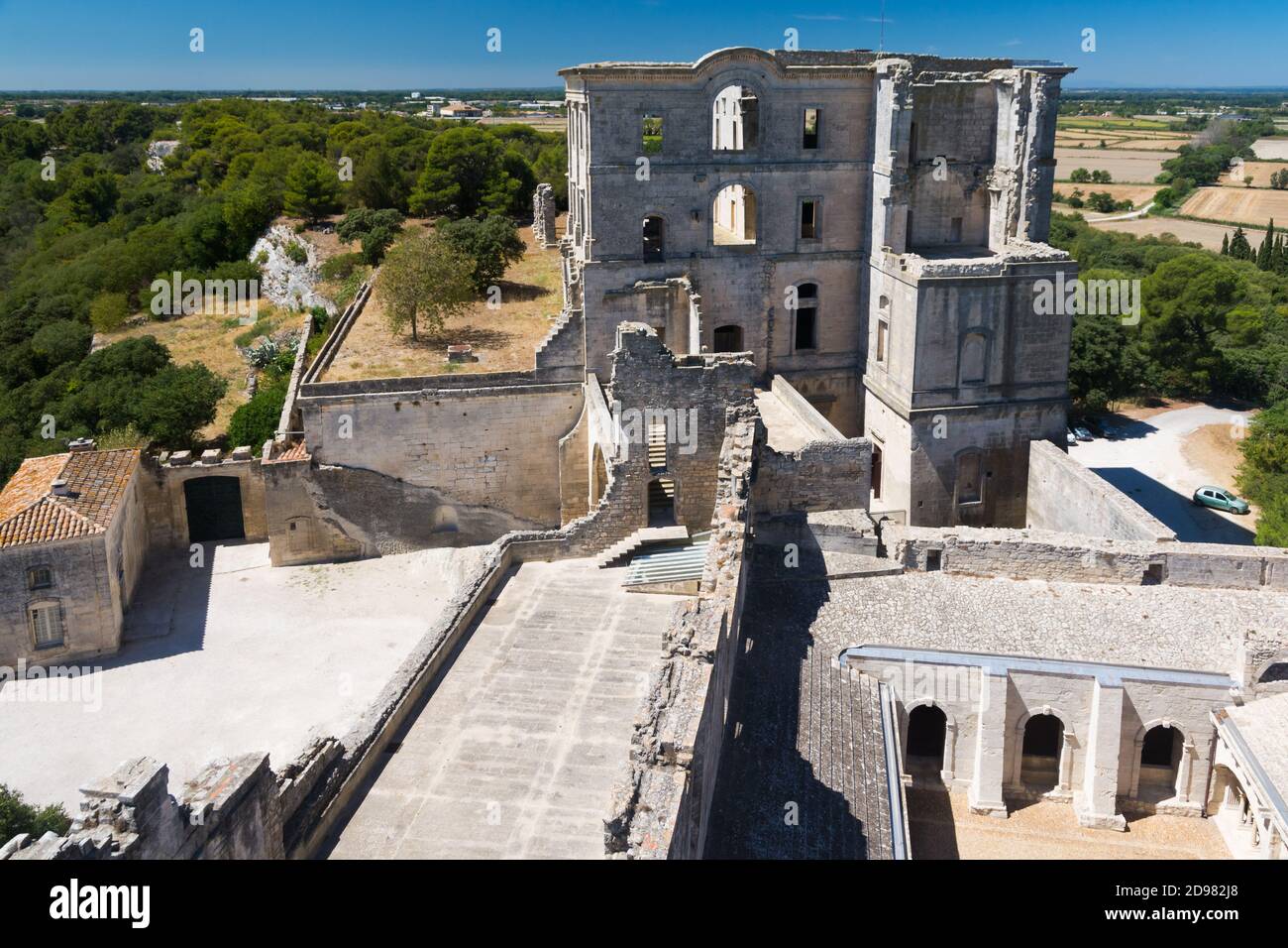 Montmajour, France-août 14,2016 : l'abbaye Saint-Pierre de Montmajour est un grand monastère fortifié près d'Arles, France, construit par des moines bénédictins Banque D'Images