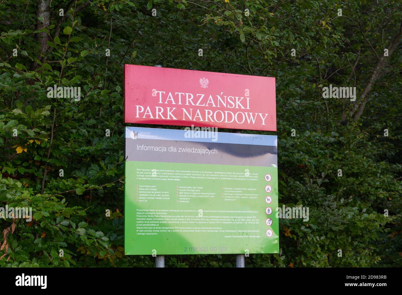 Montagnes Tatra, Pologne, 23/09/2020. Parc national de Tatra (parc Tatrzanski Narodowy) office de tourisme avec règles valables dans le parc national. Banque D'Images