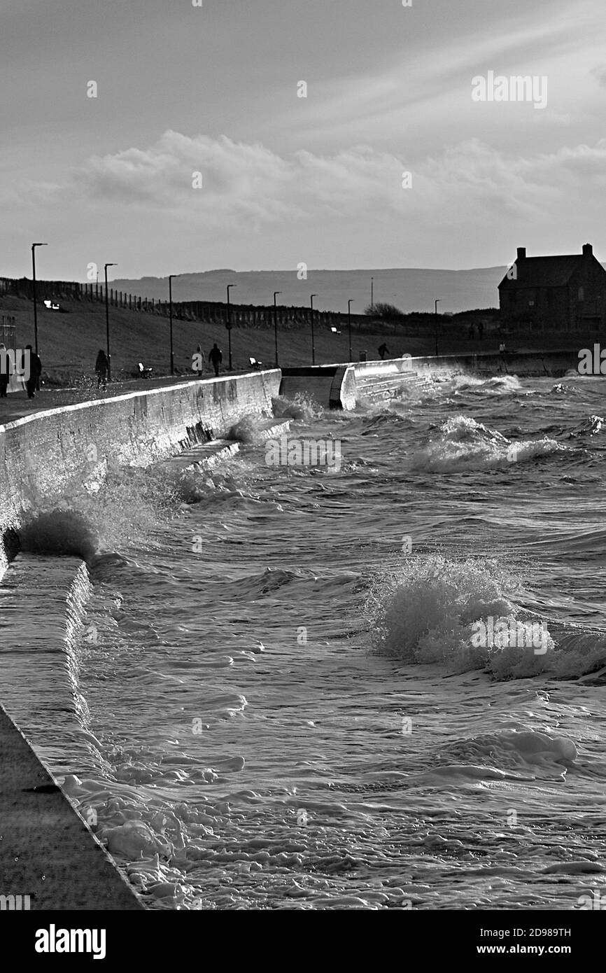 Mer de tempête et vagues sur le front de mer de Prestwick hiver 2019/20 Banque D'Images