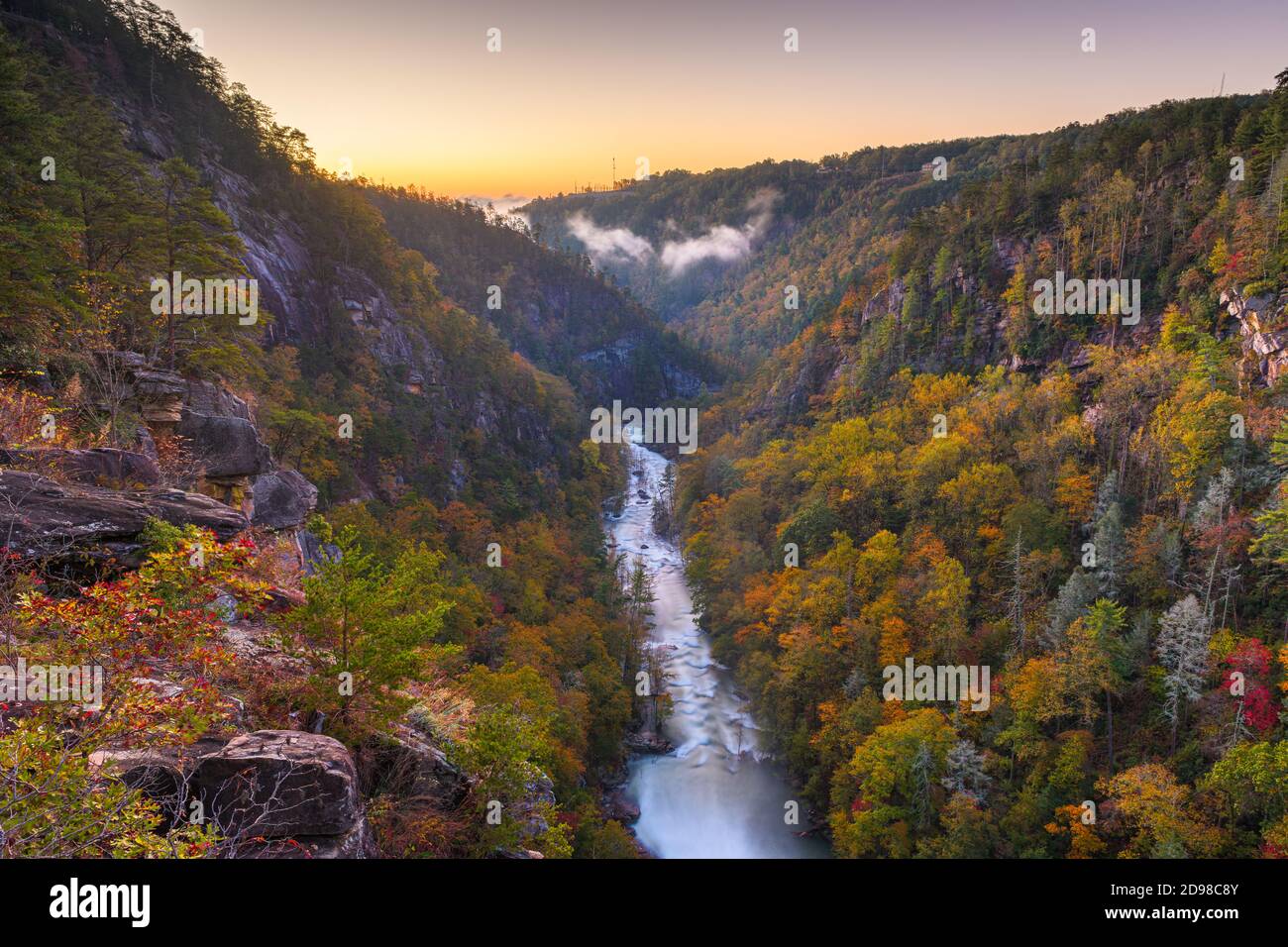 Tallulah Falls, New York, USA surplombant les gorges de Tallulah dans la saison d'automne. Banque D'Images