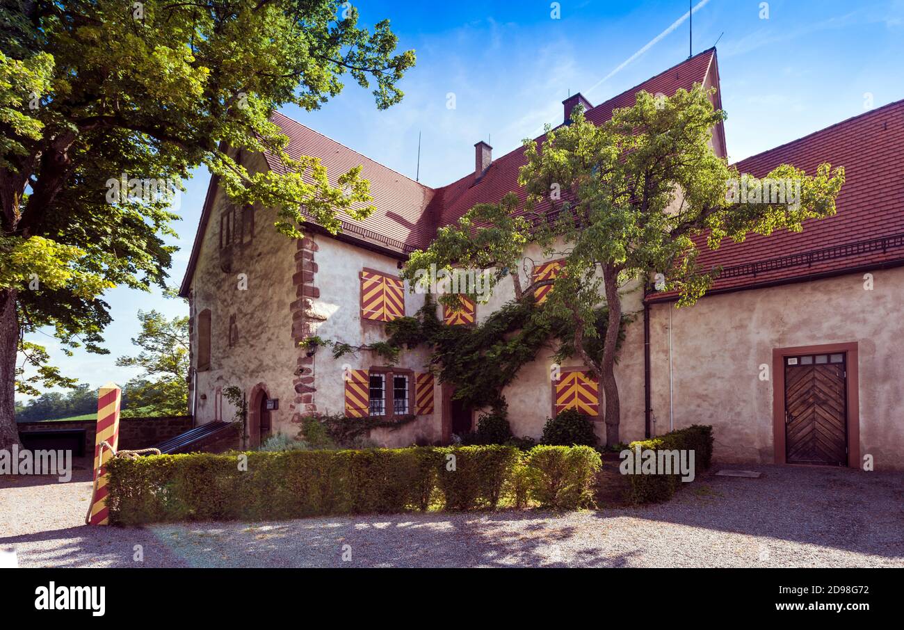 La cour du château de Staufenberg avec les bâtiments près du village de Durbach dans la région Ortenau_ Baden Wuerttemberg, Allemagne Banque D'Images